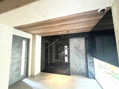 リヴェント福島の玄関