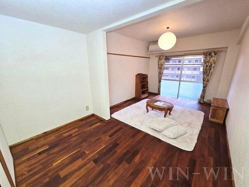 ユトリロ八通の内装