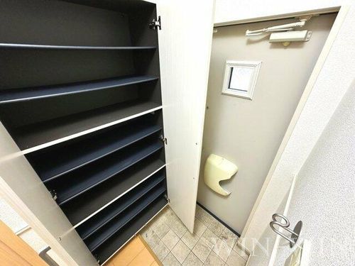 ユトリロ緑ヶ丘 2 Bの玄関