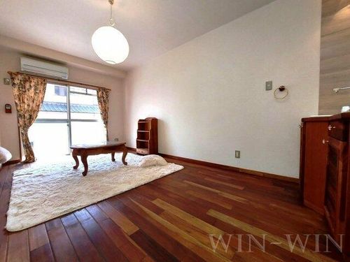 ユトリロつつじが丘の居間