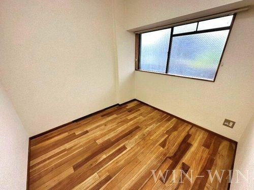 ユトリロ東幸の内装