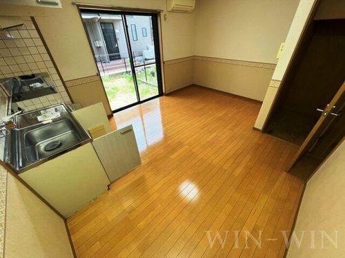 フローレス A1の居間