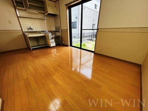 フローレス A1の居間