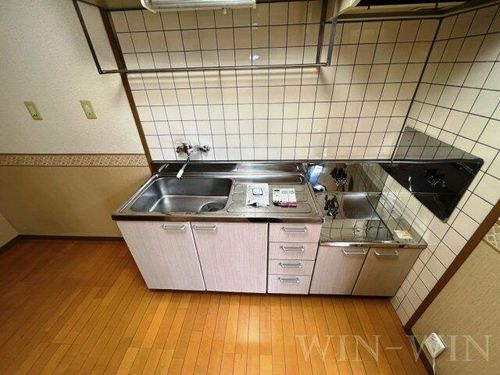 フローレス A1のキッチン