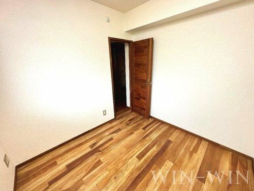 ユトリロ東幸の内装