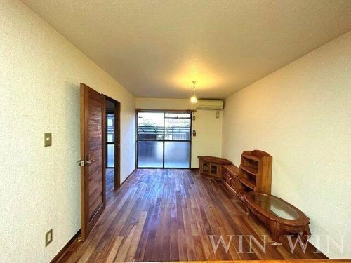 ユトリロ東幸の居間