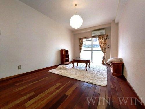 ユトリロつつじが丘の居間