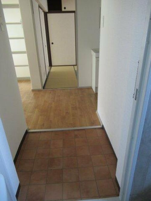 兵庫県公社 姫路青山5号棟225の玄関