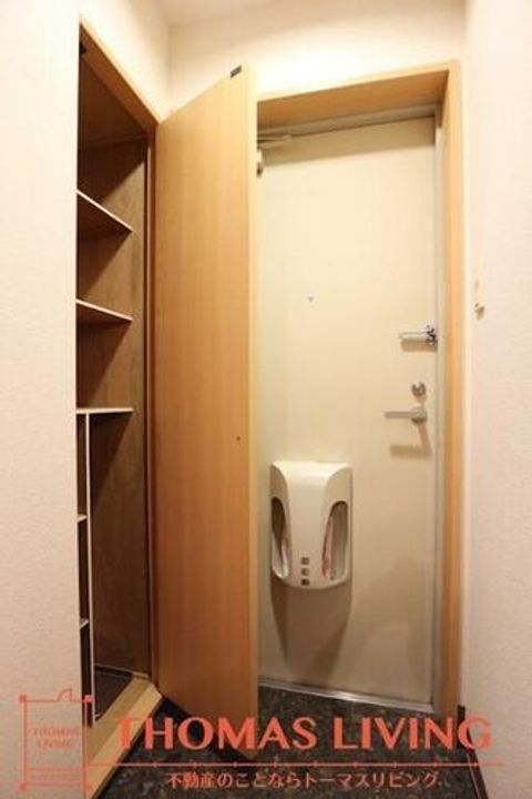 コスモス浅川学園台の玄関