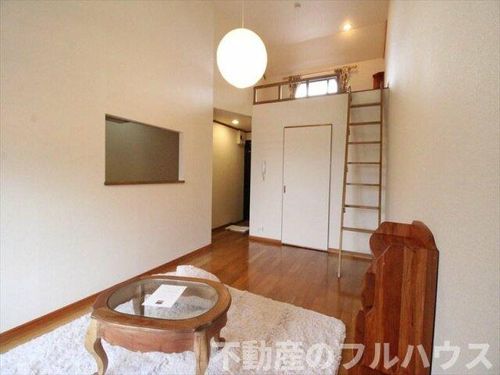 セザンヌ新栄211の居間