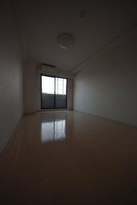 CITYSPIRE神戸元町2の居間