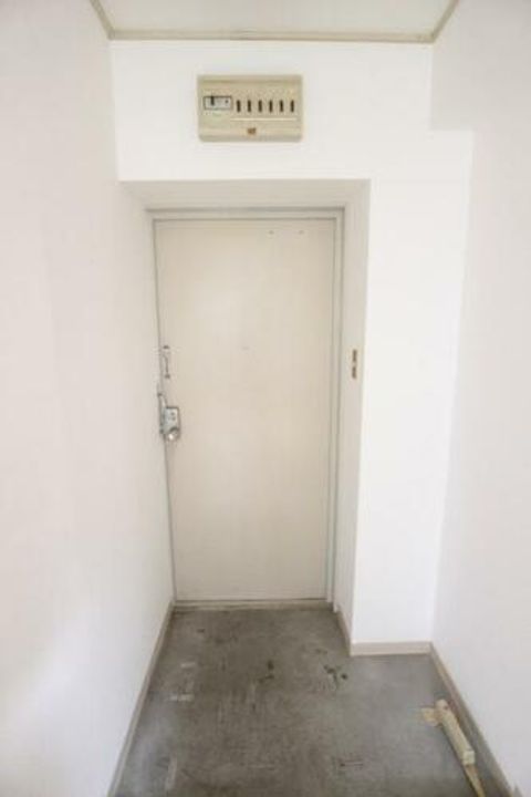 川島マンションの玄関