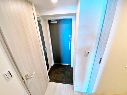 プレサンス東小橋エレディータの玄関