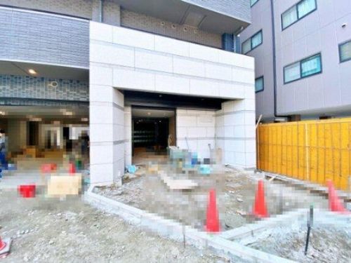 プレサンス東小橋エレディータの玄関