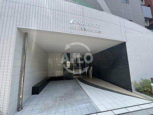 アドバンス江坂ラシュレの玄関
