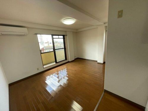 エトワール磐船の居間