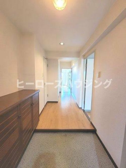 大阪府豊中市長興寺北2丁目(マンション)の賃貸物件401の玄関