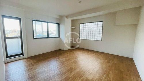 ウエストビルの内装