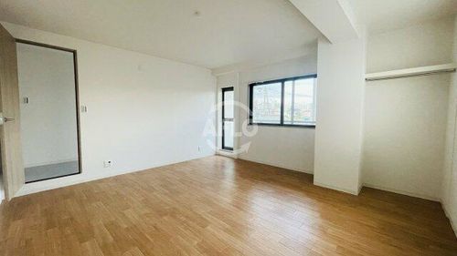 ウエストビルの内装