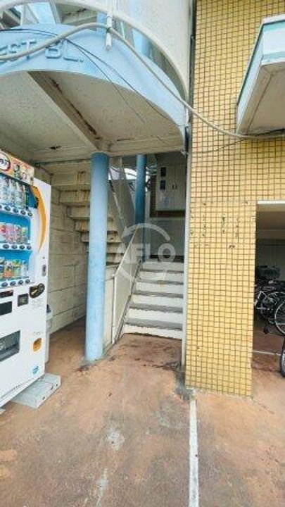 ウエストビルの玄関