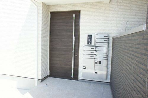 REGALEST浄心の玄関