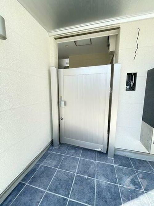 ジーメゾン山科ノースの玄関