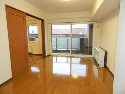 サンヴェール中央302の居間