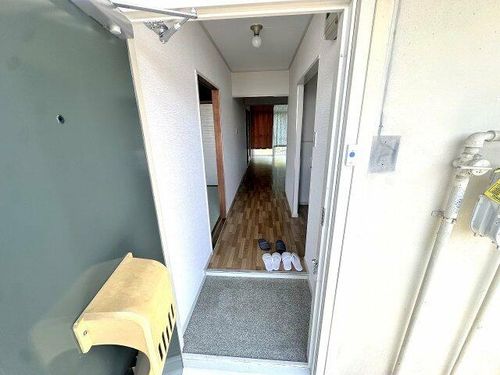 廻鶴ハイツの玄関