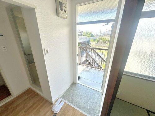 廻鶴ハイツの玄関