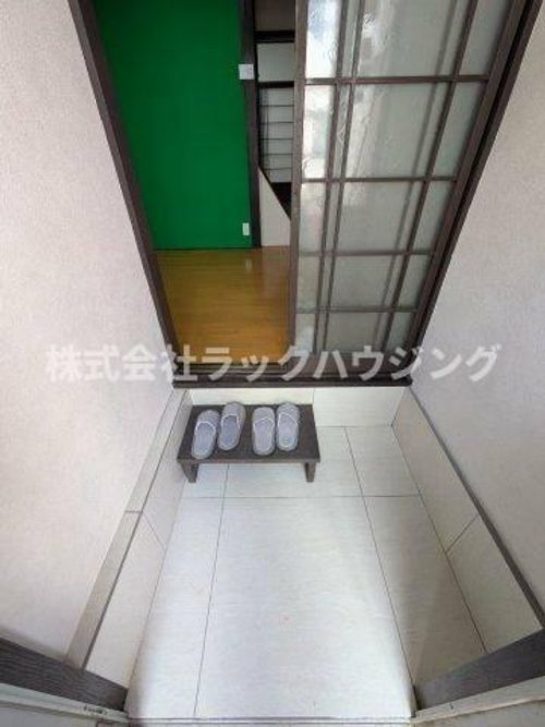大阪府寝屋川市田井西町(テラスハウス)の賃貸物件の玄関
