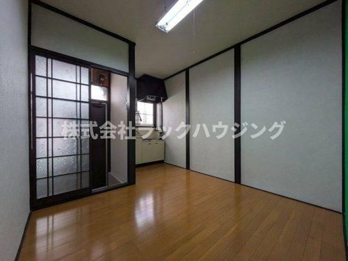 大阪府寝屋川市田井西町(テラスハウス)の賃貸物件の居間