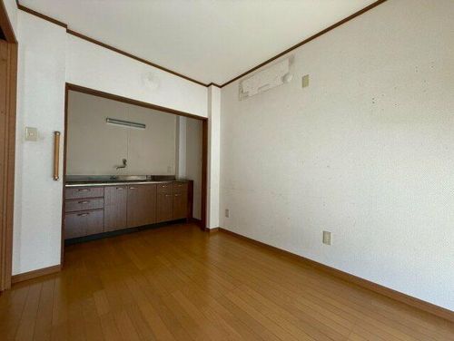 兵庫県神戸市須磨区平田町1丁目(一戸建)の賃貸物件の居間