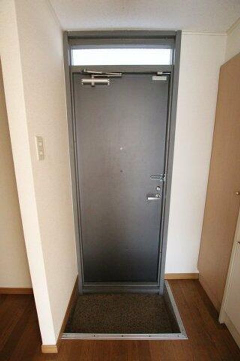 レオパレスサン・マックの玄関