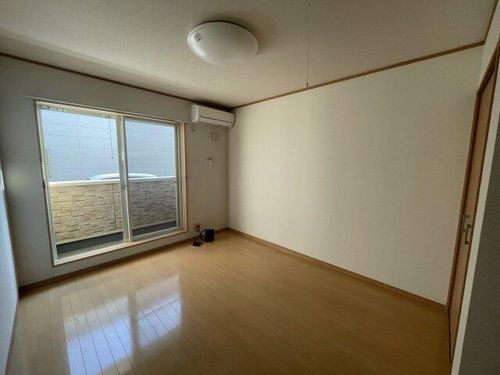 アミスタ花北206の居間