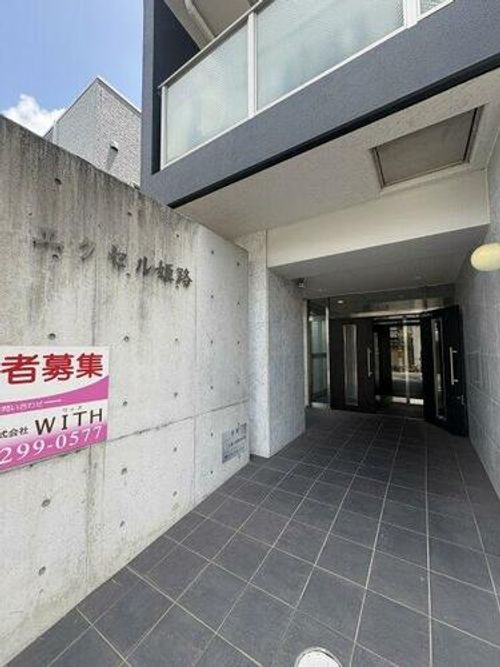 エクセル姫路702の玄関