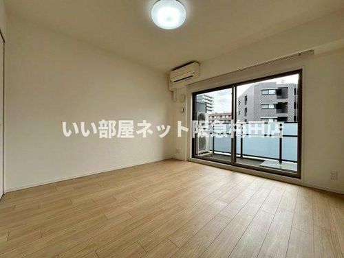 エス・キュート梅田中崎町の居間