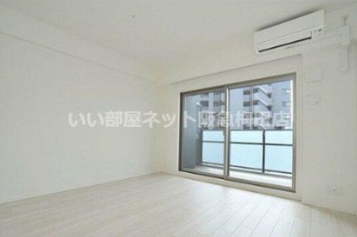 エス・キュート梅田中崎町の居間