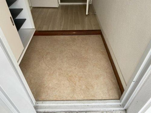 メゾン梅ヶ谷201の玄関