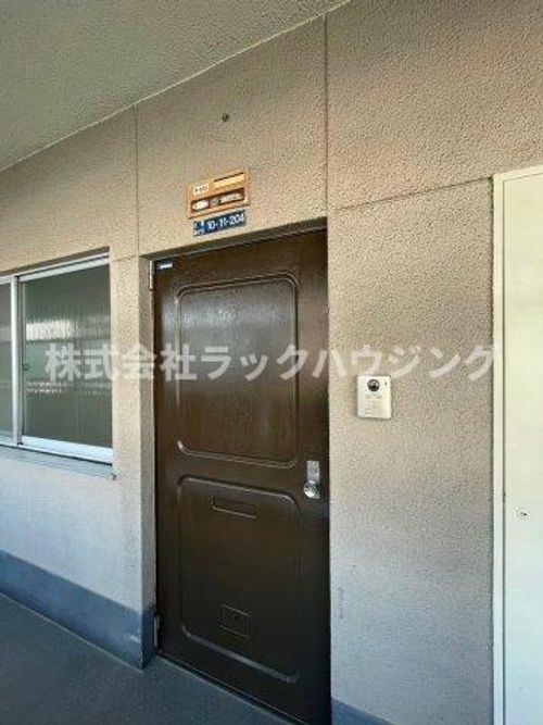 太秦グリーンハイツB棟の玄関