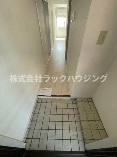 太秦グリーンハイツB棟の玄関