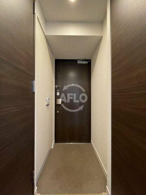 エス・キュート京町堀の玄関