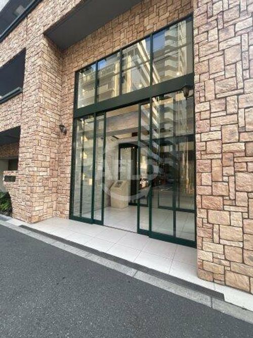 スプランディッド難波の玄関