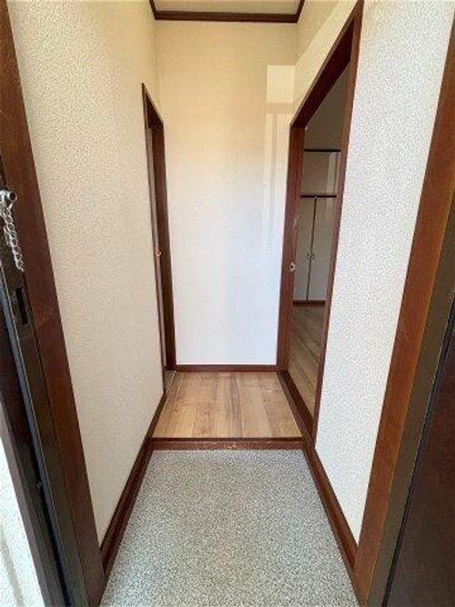 ルミナスハイツの玄関