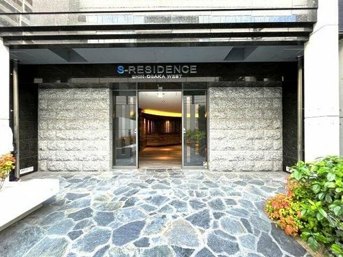 S-RESIDENCE新大阪WESTの玄関