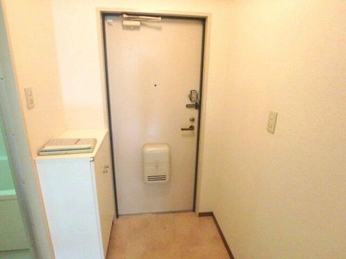 山手ユージハウスの玄関