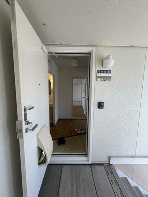 叶い坂2-8の玄関