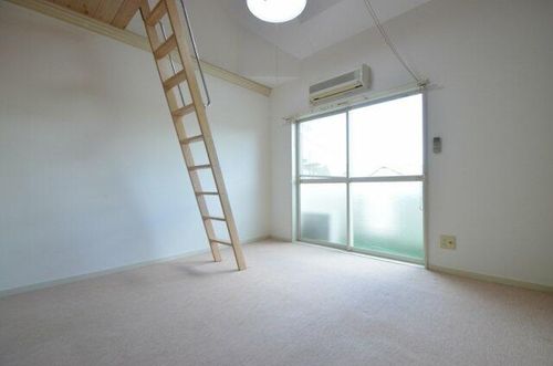 メゾン・ド・KY西飾磨205の居間