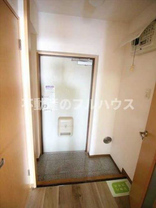 アイン シュロス303の玄関
