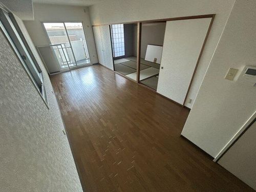 クリーンピア飾磨恵美酒301の居間