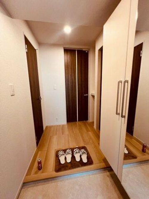 ヴィヴァレス松ノ内の玄関